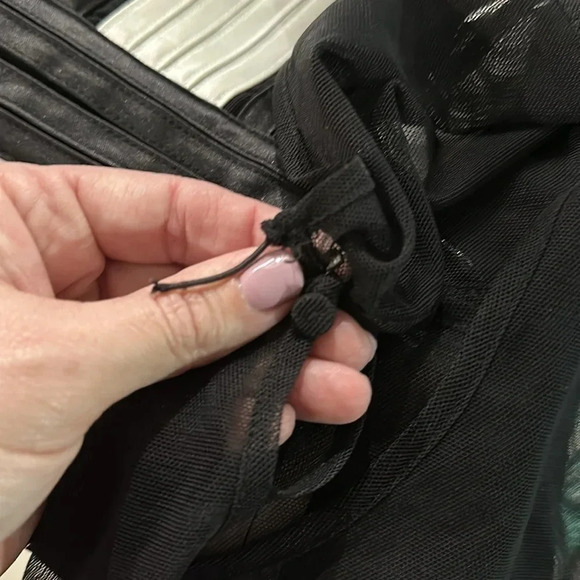 BCBGMAXAZRIA | Black & White Formal Fitted Cocktail Dress Size 4 - Picture 5 of 6